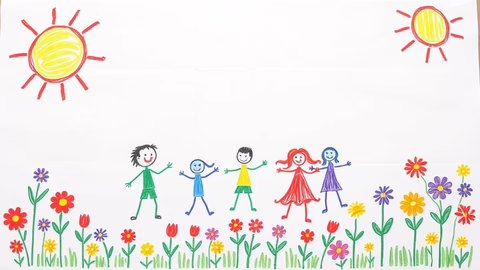 Fünf bunte Kinder halten sich an den Händen auf einer Blumenwiese, mit zwei Sonnen am Himmel.