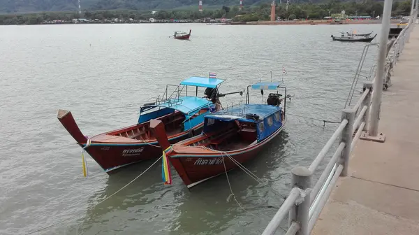 Image for demo content: Web standards – Two boats at the jetty